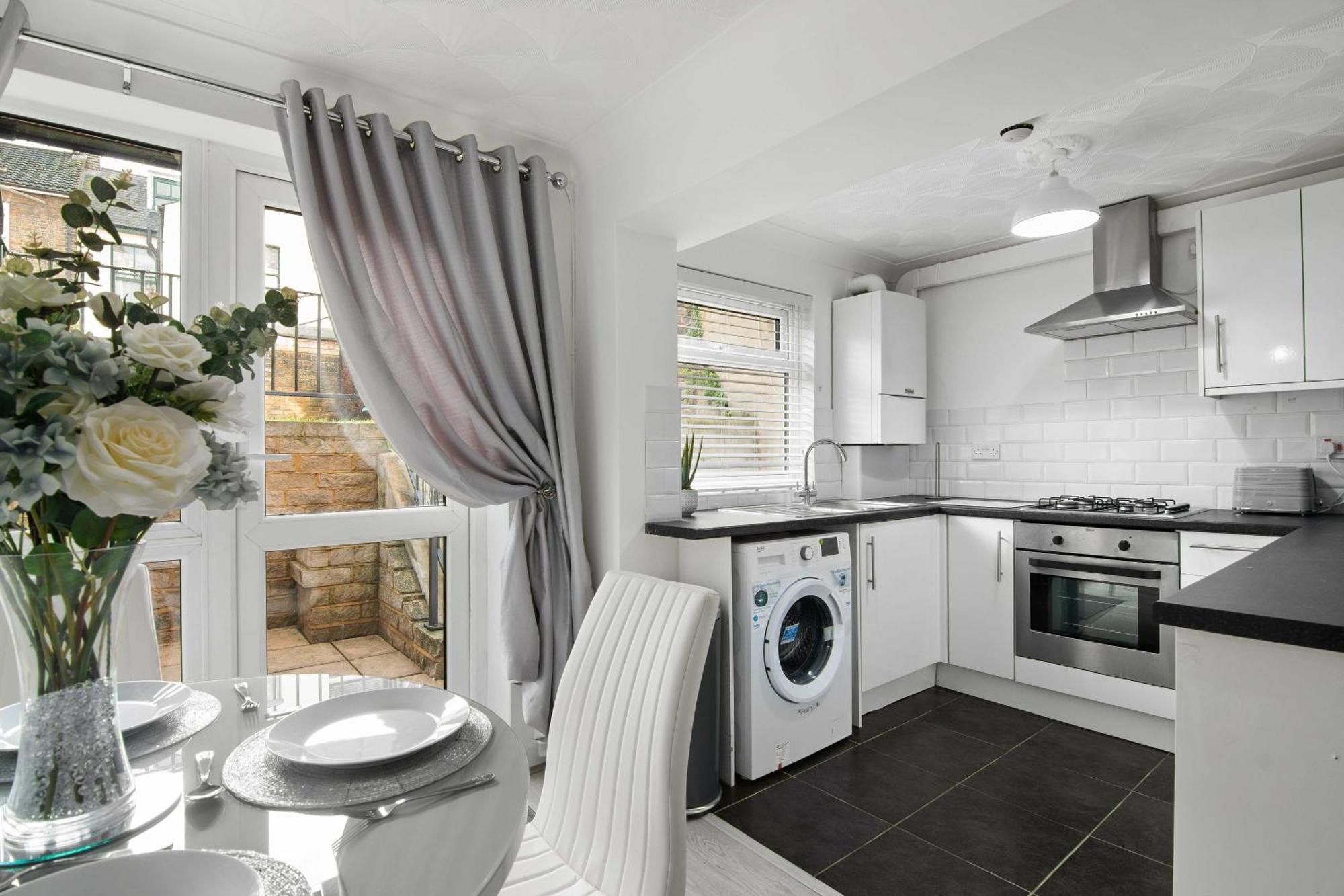 The Roost Group - Stylish Apartments Gravesend Room photo
